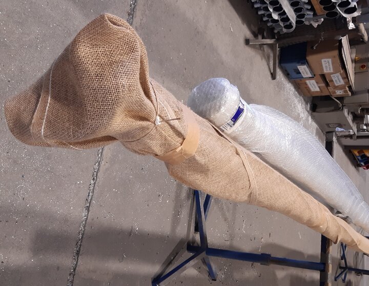 Fahnenmast mit neuer Jute Verpackung