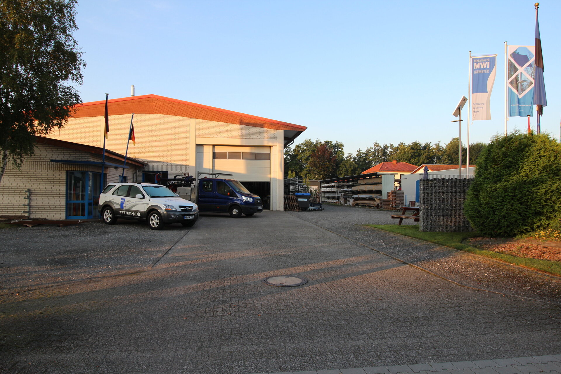 Gelände der Firma MWI von Vorne / Eingangsbereich