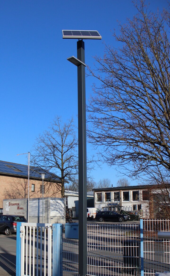 MWI Solarleuchte "AURORA" auf unserem Firmengelände